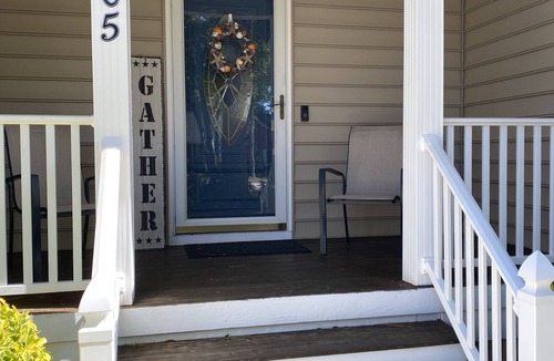 Cape Carteret House | Boat friendly coastal home - 3 minute drive to beach, 5min drive to boat access.