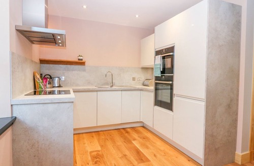 Invergarry Cottage | BOAT HOUSE, romantic, character holiday cottage in Invergarry