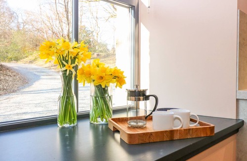 Invergarry Cottage | BOAT HOUSE, romantic, character holiday cottage in Invergarry