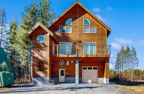 Serene Lakes House | Boat House