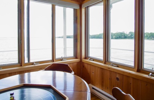Howe Island Cabin | Boat House with panoramic views and balcony