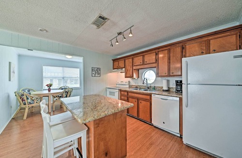 Terramar Beach House | Boat Launch & Fishing Pier: Beach Hub in Galveston