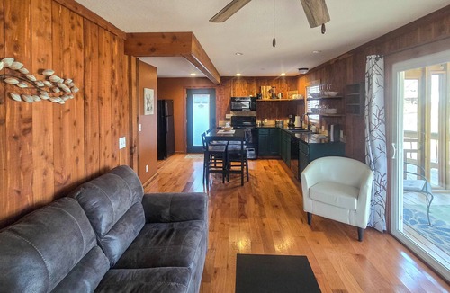 Warsaw Cabin | Boat Launch + Screened Porch: Warsaw Cabin Retreat