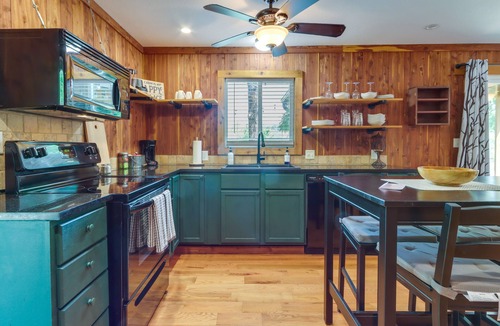 Warsaw Cabin | Boat Launch + Screened Porch: Warsaw Cabin Retreat