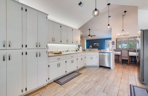 Gulf Breeze Cottage | Boat lift, RV hookups, Hot tub,