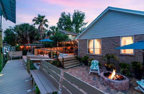 Gulf Breeze Cottage | Boat lift, RV hookups, Hot tub,