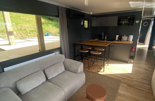 Montreuil-Juigne Boat Rental | Boat Modern accommodation, exceptional view