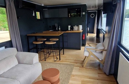 Montreuil-Juigne Boat Rental | Boat Modern accommodation, exceptional view