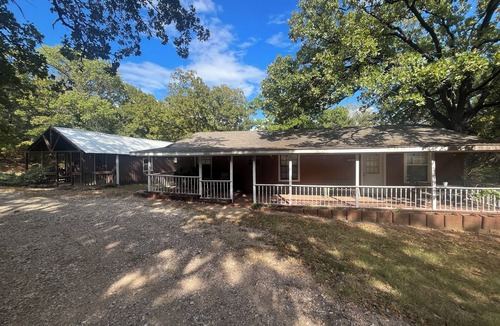 Kingston House | Boat parking, Trail to Lake, 3 minutes from boat ramp