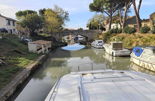 Capestang Boat Rental | BOAT RENTAL with skipper on the CANAL du MIDI from Capestang