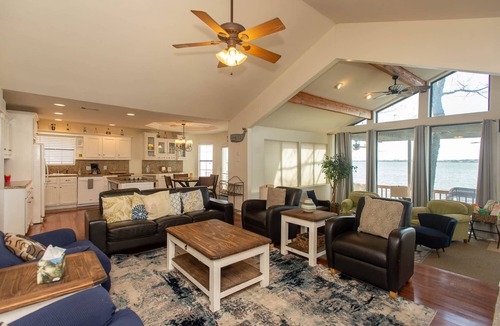 Enchanted Oaks House | Boat Slip Available-Beautiful180 Degree View-Cedar Creek Lake