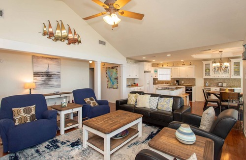 Enchanted Oaks House | Boat Slip Available-Beautiful180 Degree View-Cedar Creek Lake