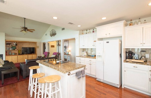 Enchanted Oaks House | Boat Slip Available-Beautiful180 Degree View-Cedar Creek Lake