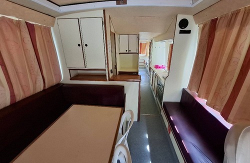 Chenille-Change Boat Rental | Boat stay by the Mayenne - 9 guests