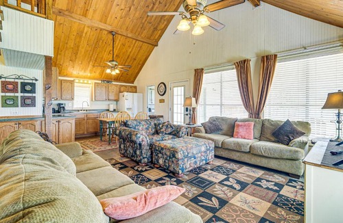 Negreet House | Boat & Swim: Lakefront Toledo Bend Retreat!