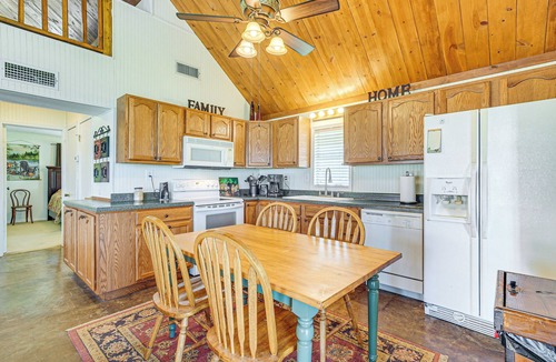 Negreet Cabin | Boat & Swim: Lakefront Toledo Bend Retreat!