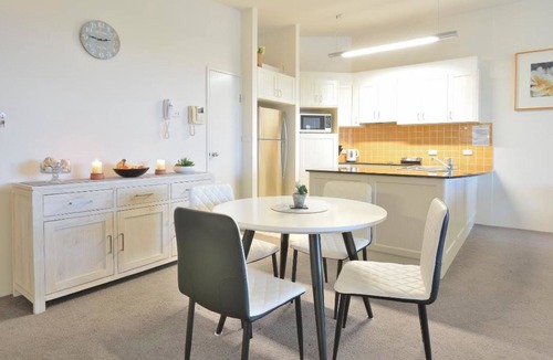 Tea Gardens Apartment | Boathouse Resort Tea Gardens