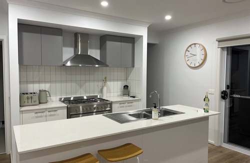 Nagambie House | Boating & Vines Lakeside Retreat