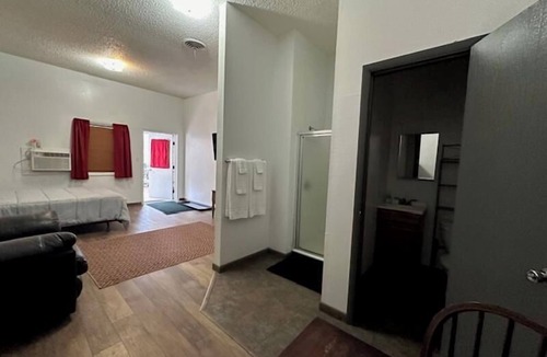 Glenrock Hotel | Bobbi's Classic Motel