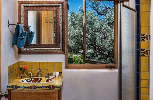 Canoncito Bed & Breakfast | Bobcat Inn Bed and Breakfast