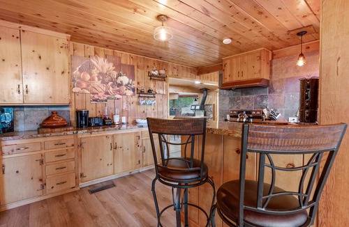 Pine Cove House | Bobcat Lodge W/BBQ, Deck + Firepit