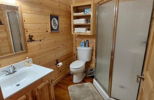 Moravia Cabin | Bobcat's Den - Dog Friendly - Sleeps up to 8