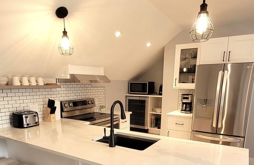 Bobcaygeon Apartment | Bobcaygeon Modern Farmhouse Loft