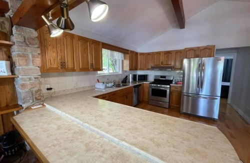 Bobcaygeon Cottage | Bobcaygeon Waterfront + Pool + Hot Tub + Dock +BBQ