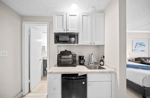 East Boca Raton Hotel | Boca Plaza by Lowkl