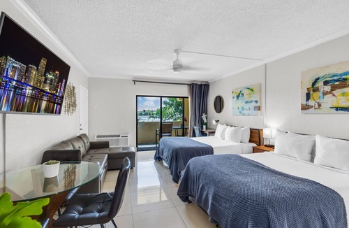 East Boca Raton Hotel | Boca Plaza by Lowkl