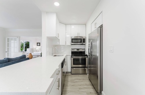 Boca Raton Condo | Boca Waterfront Getaway - Pool, Hot Tub, Gym & Views