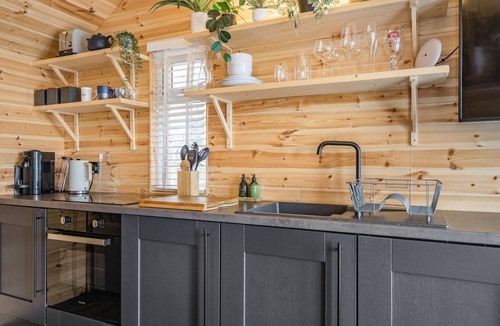 Dyserth Cottage | BOD ERW LODGE, romantic in Dyserth