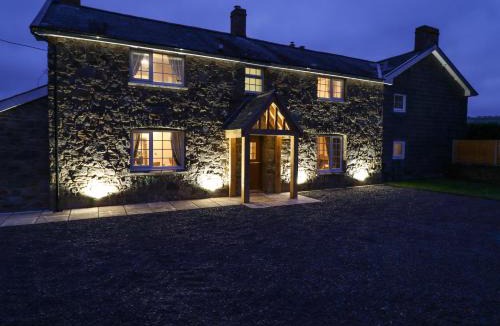 Trefeglwys House | Bodaioch Cottage