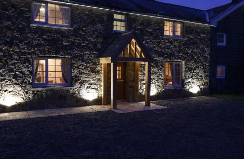 Trefeglwys House | Bodaioch Cottage