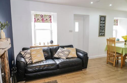 Llanerchymedd House | Bodfan Peniel