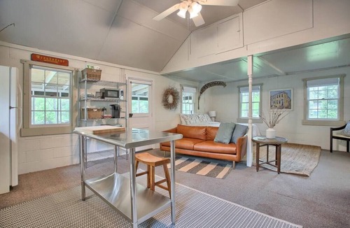 Carlisle Cabin | Bodhi's Cabin: Creekside Getaway