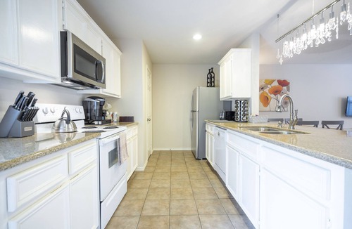 Greater East End House | BodhiTree☆House┃Charming Townhome in Central Houston┃Full Kitchen ┃2 bedrooms