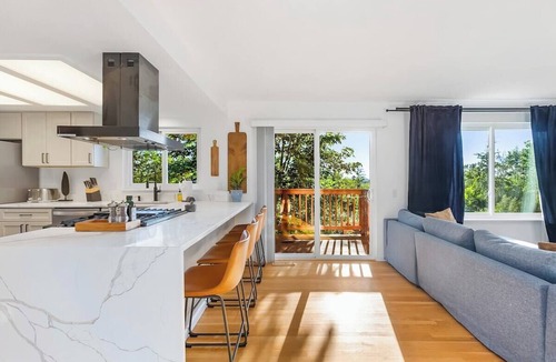 Renton House | Bodur's Rustling Leaves - EV Charge, BBQ, Privacy