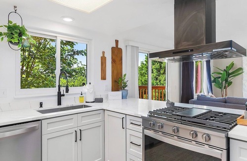 Renton House | Bodur's Rustling Leaves - EV Charge, BBQ, Privacy