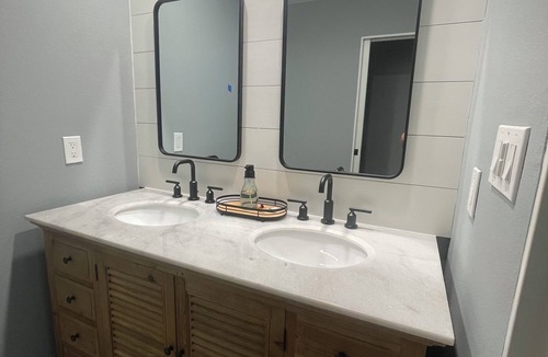 Boerne House | Boerne Bed and Brew - Walk to Main St and the river!