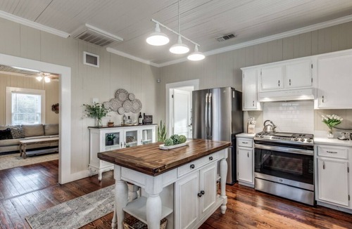 Boerne House | Boerne Bungalow off Main St in Downtown Boerne