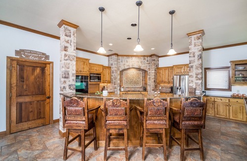 Boerne House | Boerne Hill Country 4000 sq ft Estate, Private Pool on 13 Acres, Sleeps 12