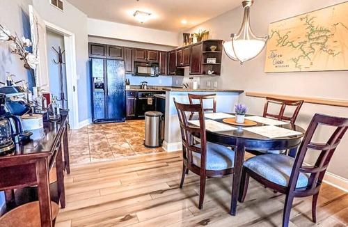 Lake Ozark Condo | Bogey Bungalow-Four Seasons-1BD/1BA/Balcony/Pool/Golf-2PP