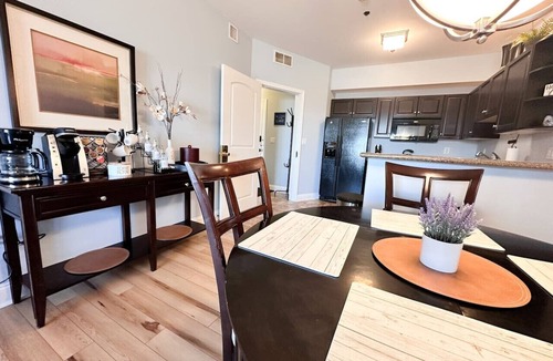 Lake Ozark Condo | Bogey Bungalow-Four Seasons-1BD/1BA/Balcony/Pool/Golf-2PP