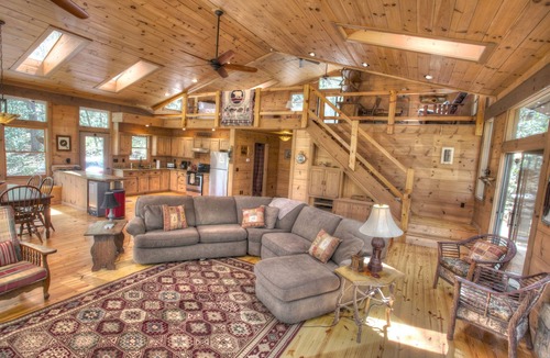 Wiley Cabin | Bogg's Mtn Lodge – Free Spring Night