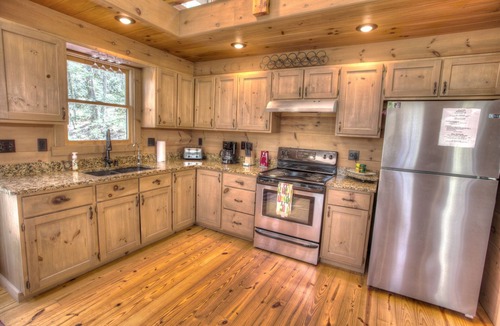 Wiley Cabin | Bogg's Mtn Lodge – Free Spring Night
