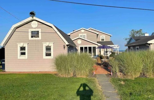 Hilton Cottage | Bogus Point. A lakeside retreat.