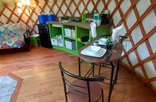 Mandeville RV Rental | Bohémienne des Yourtes du petit ruisseau avec spa