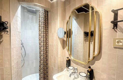 Quartier des Grandes-Carrieres Hotel | BOHEM Sacré Coeur