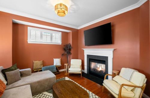 Central West End House | Bohemian 4BR CWE Villa Game Room Patio Backyard